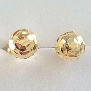 18 karat Pure Gold Diamond cut stud earrings